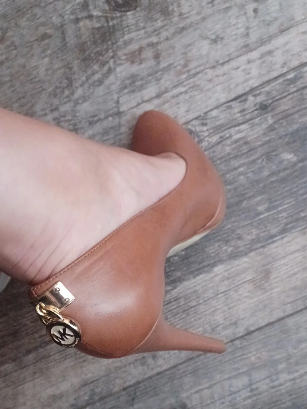 Michael Kors Ekegant Leather Pumps